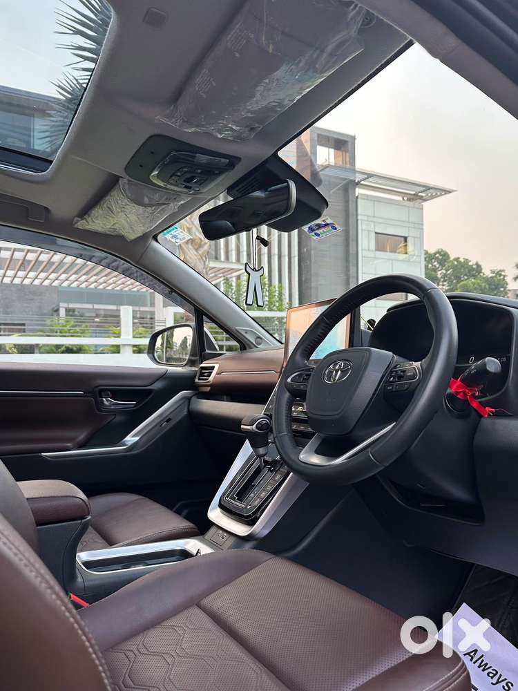 Toyota Innova Hycross 2.0 Zx (o) Hybrid 7 Str, 2024, Petrol