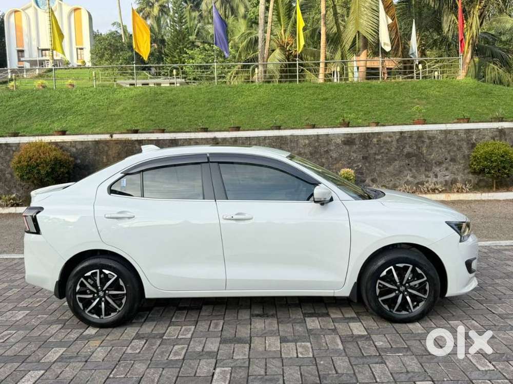 Maruti Suzuki Swift Dzire Zxi + Amt, 2025, Petrol