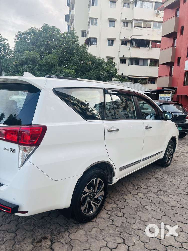 Toyota Innova Crysta 2.4 V 8 Str, 2022, Diesel