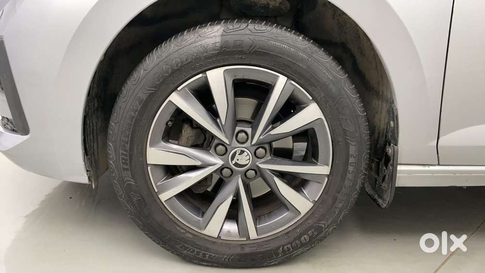 Skoda Slavia Style 1.0l Tsi At, 2023, Petrol