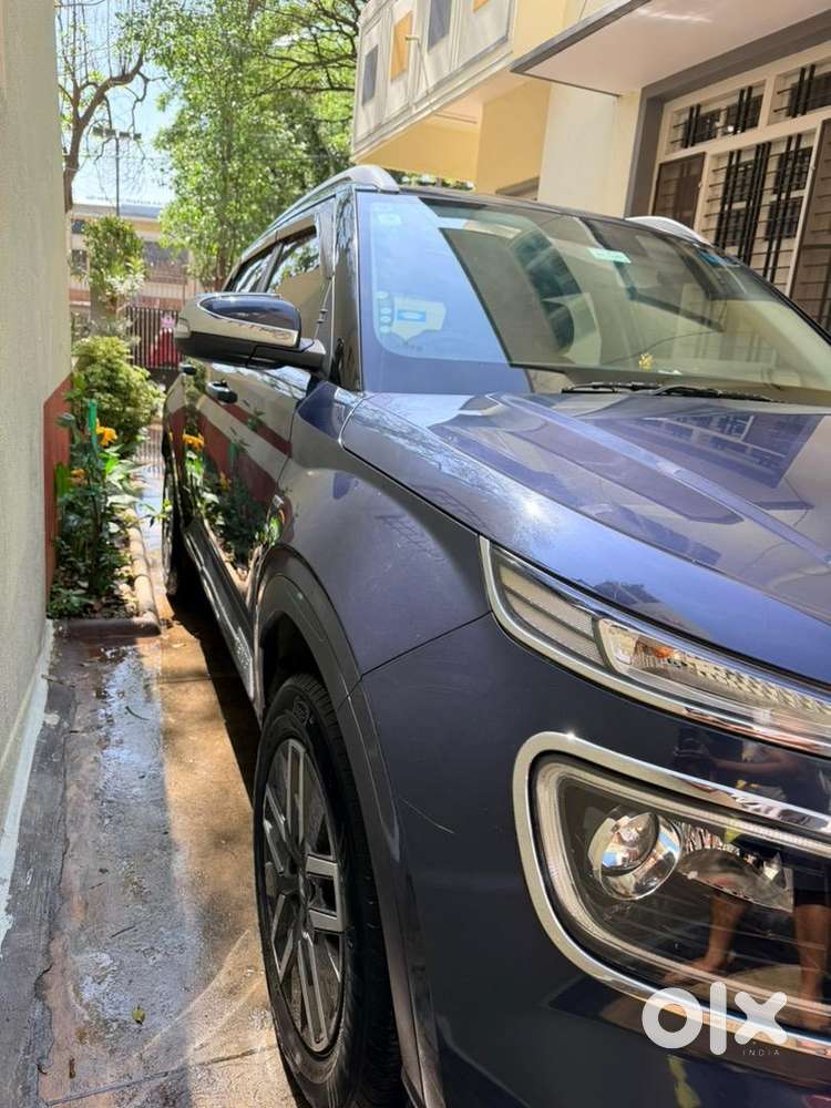 Hyundai Venue 2021 Petrol 29500 Km Driven