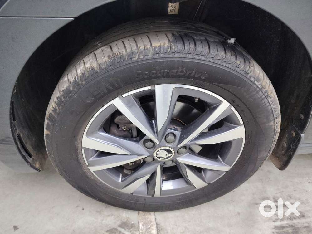 Skoda Slavia Style 1.0l Tsi Mt, 2023, Petrol
