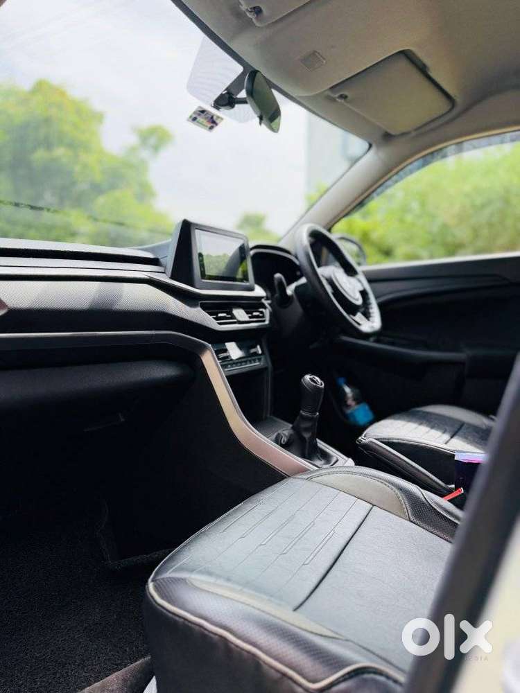 Maruti Suzuki Brezza Vxi At, 2023, Petrol