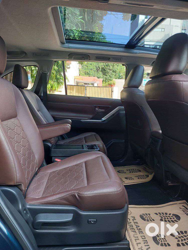 Toyota Innova Hycross 2.0 Zx Hybrid 7 Str, 2024, Cng & Hybrids