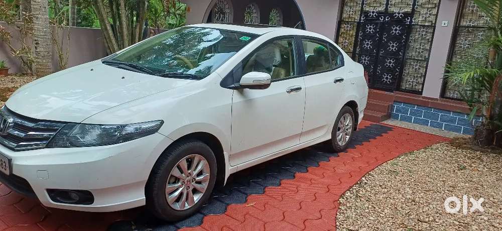 Honda City 2013 Sunroof At  Only 25k Km