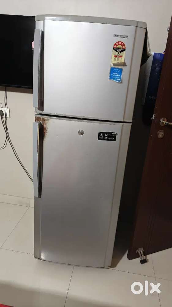 Samsung double door Fridge 280 L available for sale
