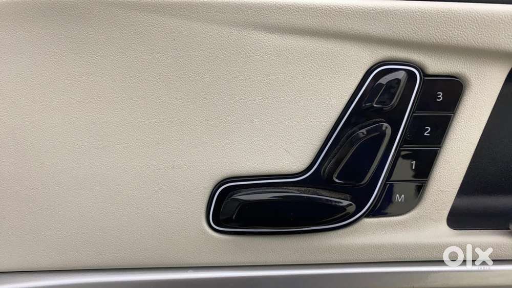Mahindra Xuv700 2.2 Ax 7 Diesel Mt Luxury Pack Str, 2025, Diesel