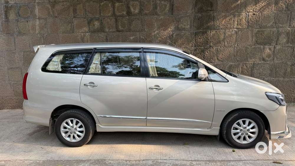 Toyota Innova 2.5 G (diesel) 8 Seater Bs Iv, 2015, Diesel