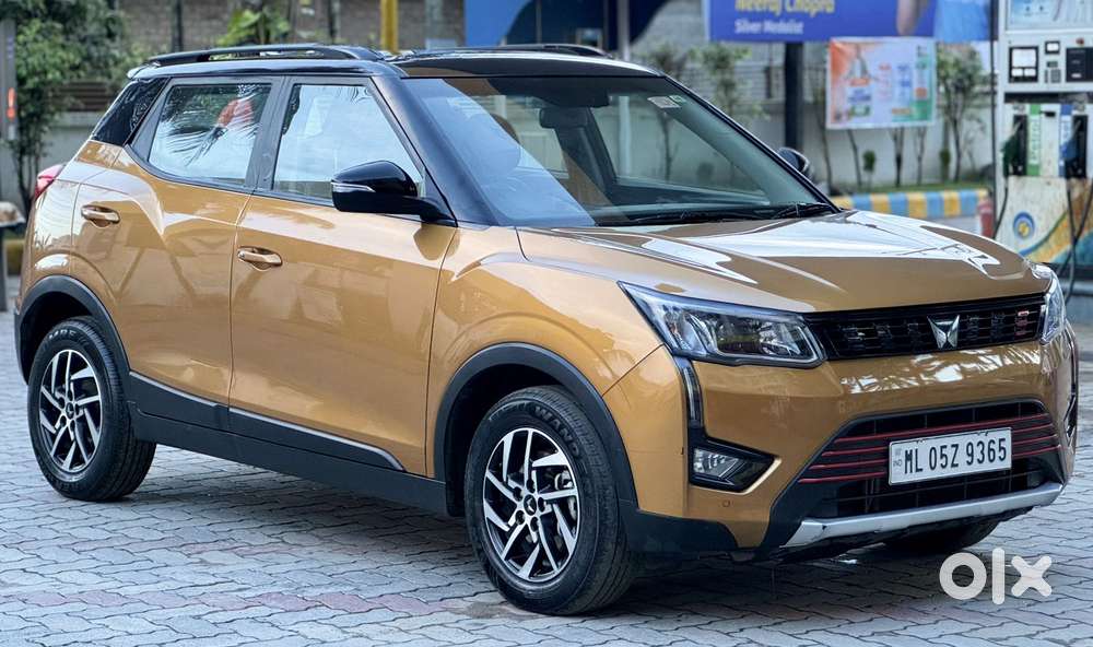 Mahindra Xuv300 W8 Option Dual Tone, 2023, Petrol