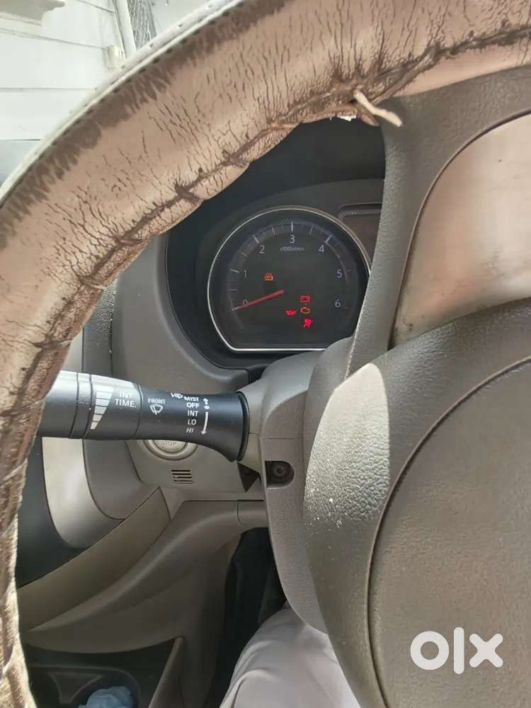 Nissan Sunny 2012