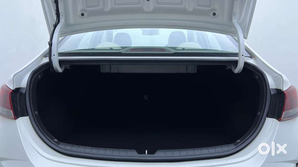 Hyundai Verna 1.5 Sx Ivt, 2022, Petrol