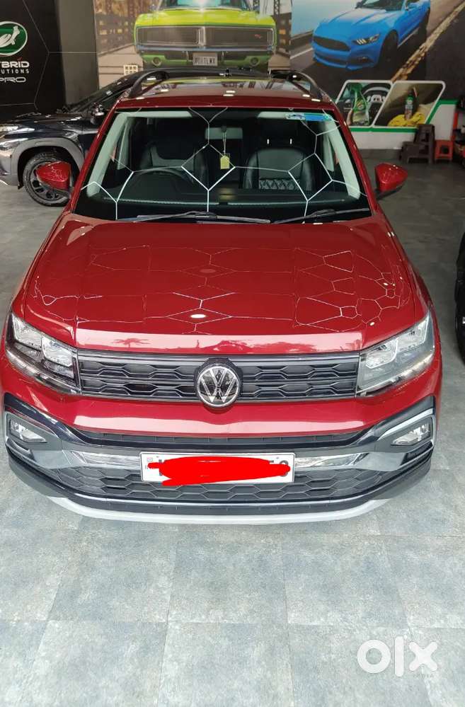 Volkswagen Taigun 2025 (red)
