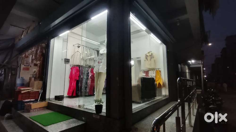 Showroom Glass / Toughened Glass