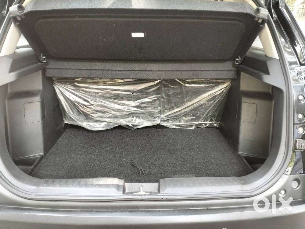 Maruti Suzuki Brezza 1.5 Zxi Smart Hybrid, 2023, Petrol