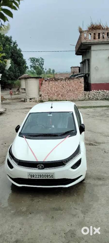 Tata Altroz 2023 Petrol 27900 Km Driven