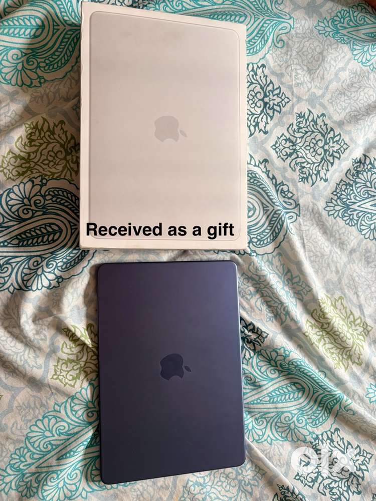Unopened Macbook neo 512 gb with touch id silver