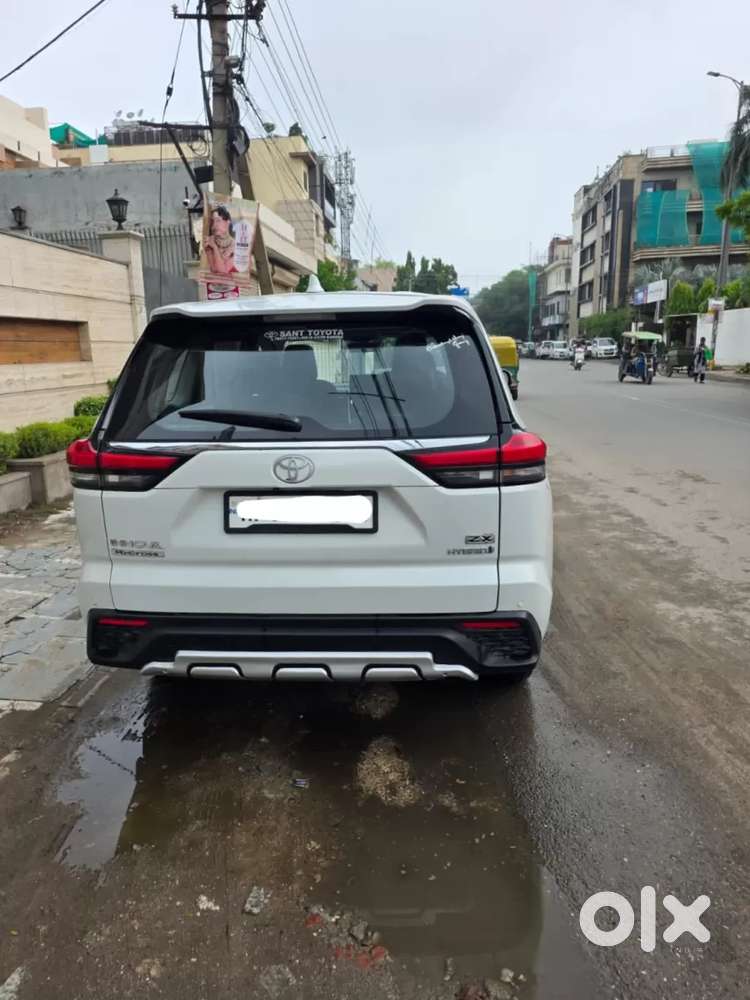 Toyota Innova Hycross 2.0 Zx Hybrid 7 Str, 2024, Petrol