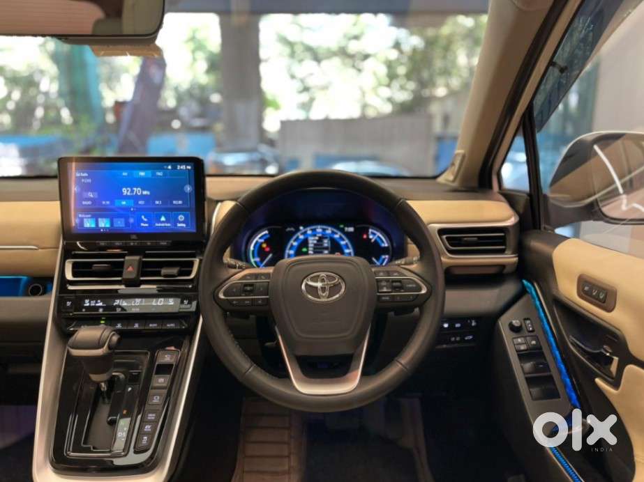 Toyota Innova Hycross 2.0 Zx Hybrid 7 Str, 2024, Petrol