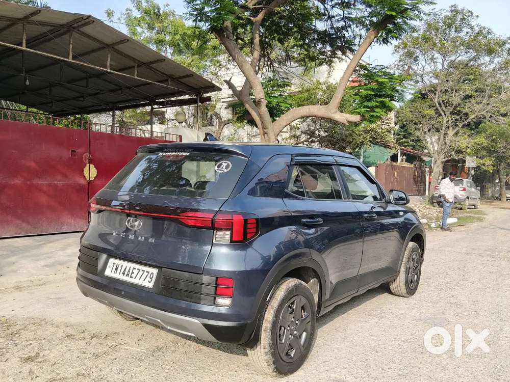 Hyundai Venue 2023 Petrol 33000 Km Driven Single Owner