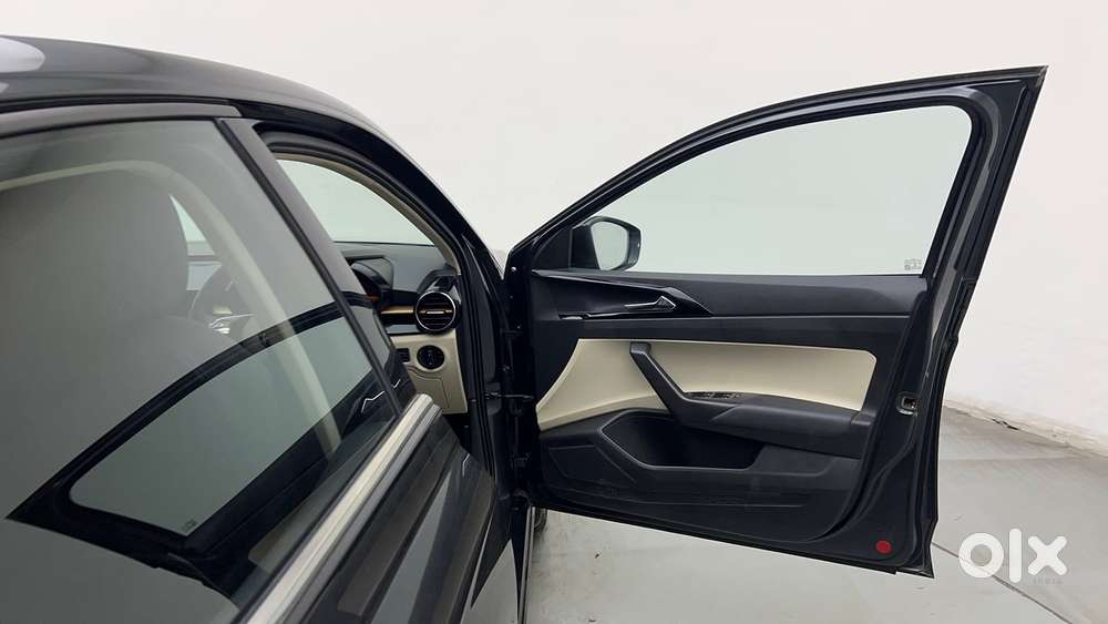 Skoda Slavia Style 1.0l Tsi At, 2023, Petrol
