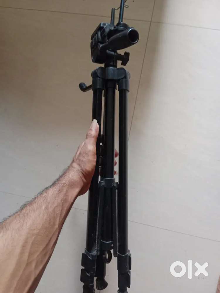 Professional Camera Tripod Stand  Adjustable Height  Geared Tripod