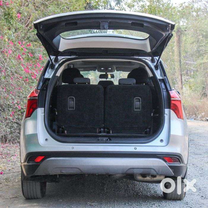 Mahindra Xuv700 Ax 5 Petrol Mt Str (e), 2022, Petrol