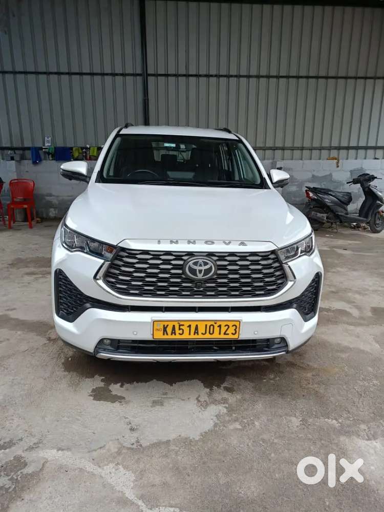 Toyota Innova Hycross 2023 Petrol 120000 Km Driven