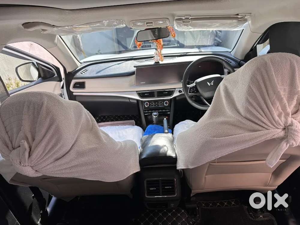 Mahindra Xuv700 2024 Diesel Well Maintained