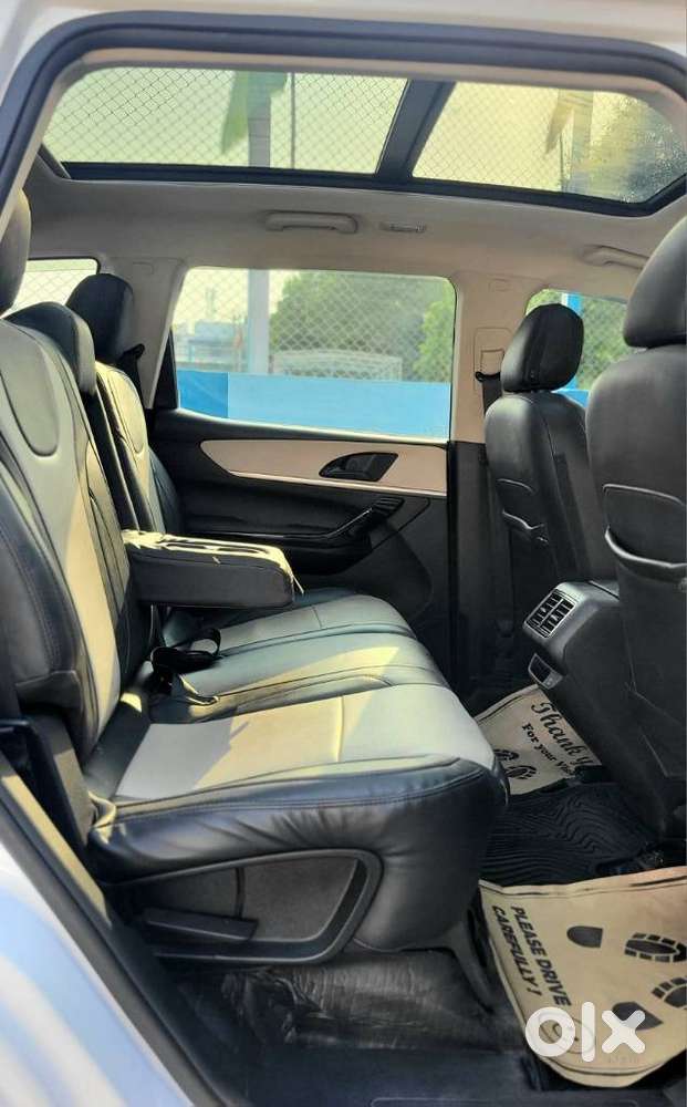 Mahindra Xuv700 2.0 Ax 5 Petrol Mt 7 Str, 2024, Petrol