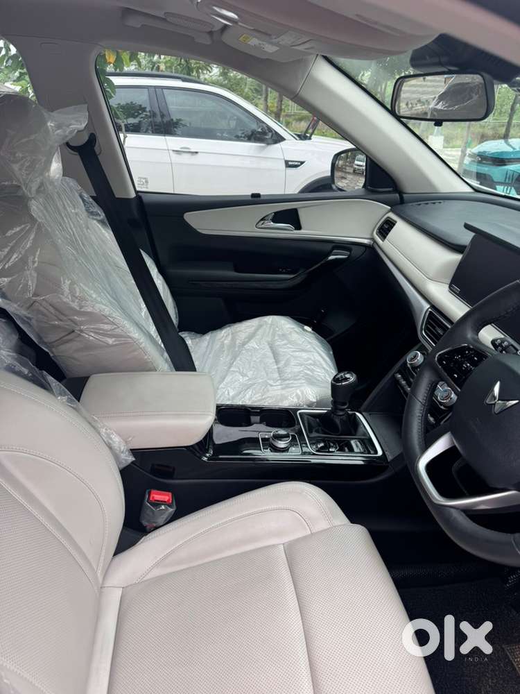 Mahindra Xuv700 Ax7 L Diesel Manual 2025 October