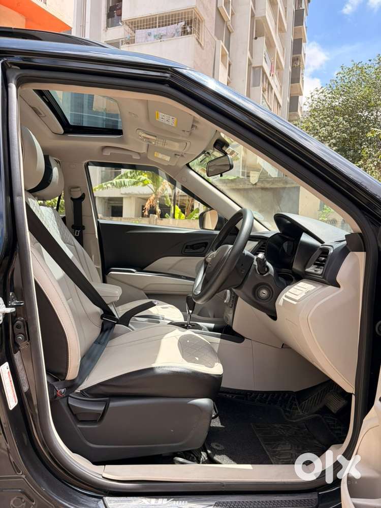 Mahindra Xuv300 2023 Petrol 12000 Km Driven