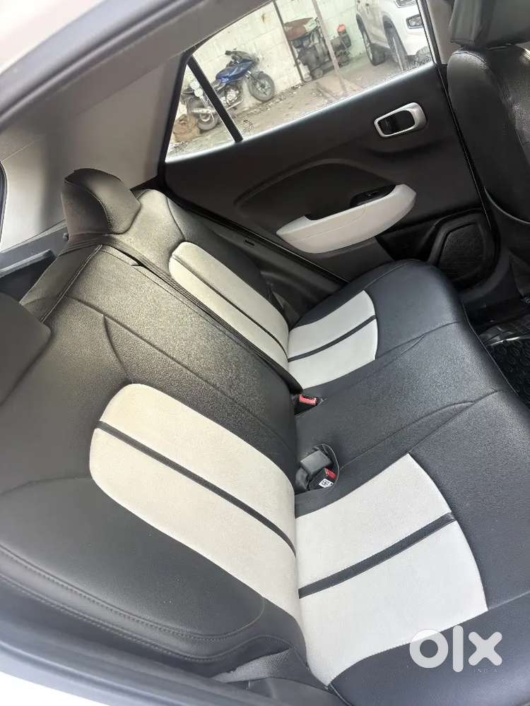 Hyundai Venue 2022 Petrol 22000 Km Driven