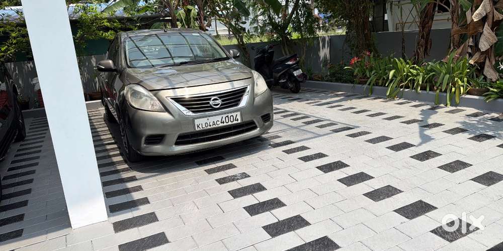 Nissan Sunny 2012