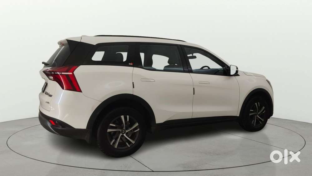 Mahindra Xuv700 2.0 Ax 5 Petrol Mt Str, 2023, Petrol