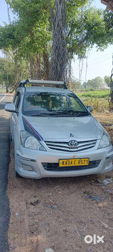 Toyota Innova 2011 Diesel 450000 Km Driven