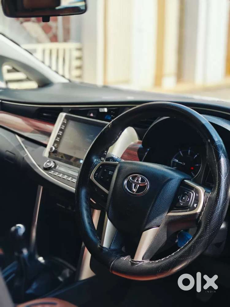 Toyota Innova Crysta [2020-ongoing] 2.4 Vx 8 Str, 2022, Diesel