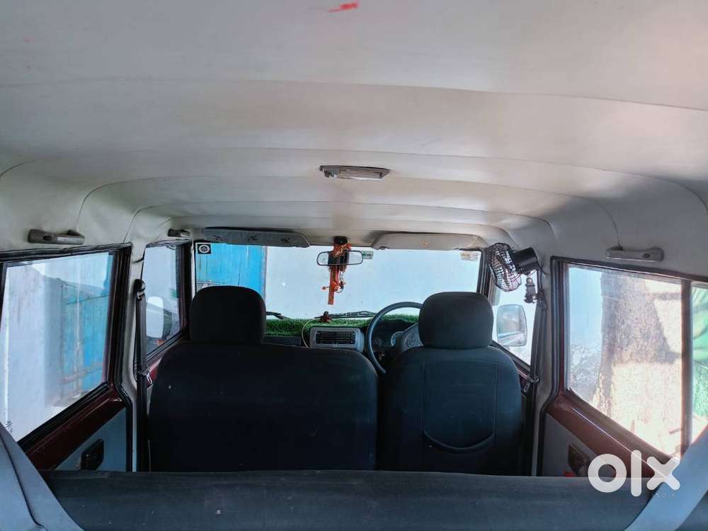 महिंद्रा बोलोरो पावर प्लस 9 प्लस गाड़ी में कोई काम नहीं है चारों टायर