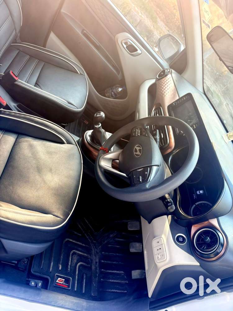 Hyundai Aura Sx (o) Manual, 2023, Cng & Hybrids