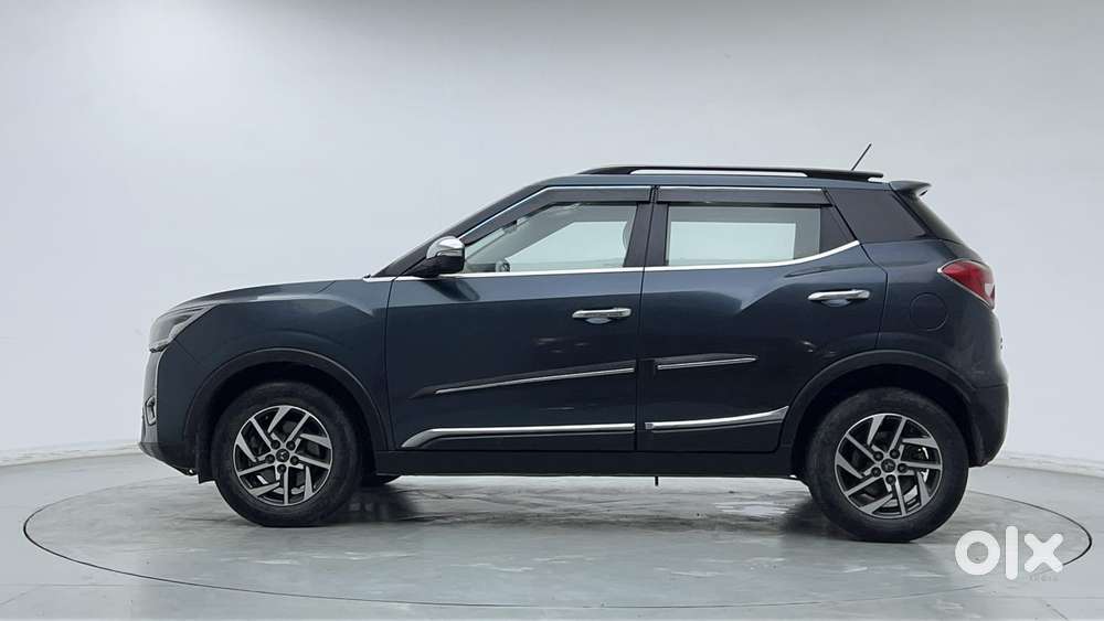 Mahindra Xuv300 1.2 W8 (o) Amt Petrol, 2023, Petrol