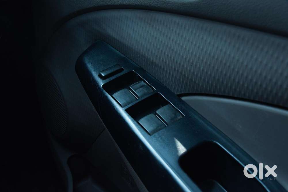 Toyota Etios Liva 2011-2012 G, 2011, Petrol