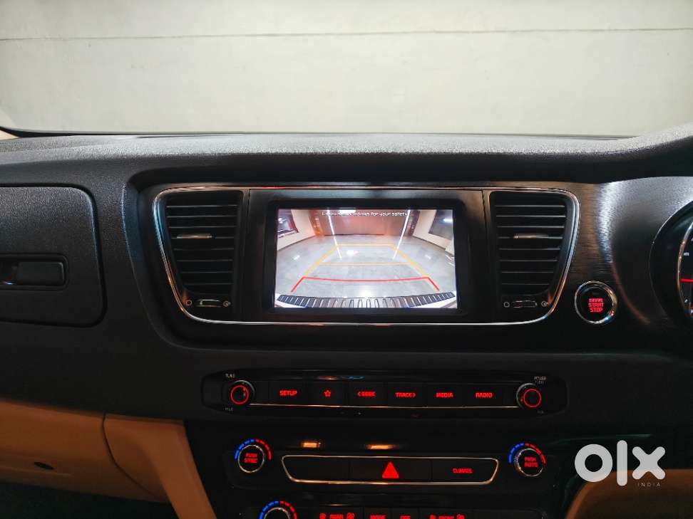 Kia Carnival Premium, 2021, Diesel