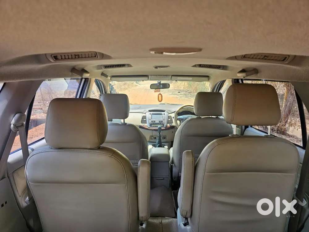 Toyota Innova 2.4 V E4 2014 Diesel Well Maintained 2nd Owner