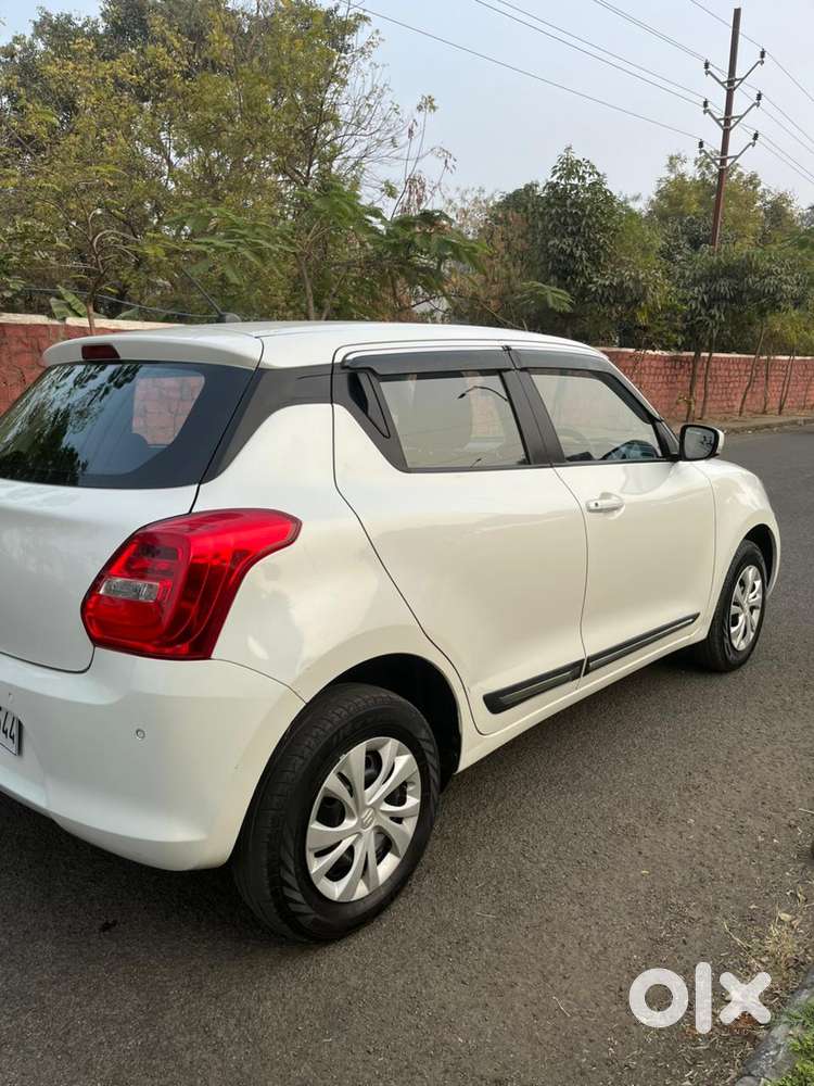 Maruti Suzuki Swift Vxi + Manual, 2023, Petrol