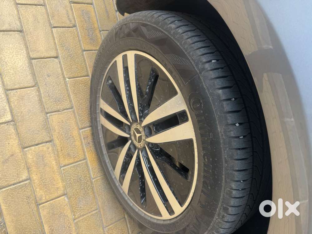 Scratch Less Condition With Service Warranty Available Till 2027