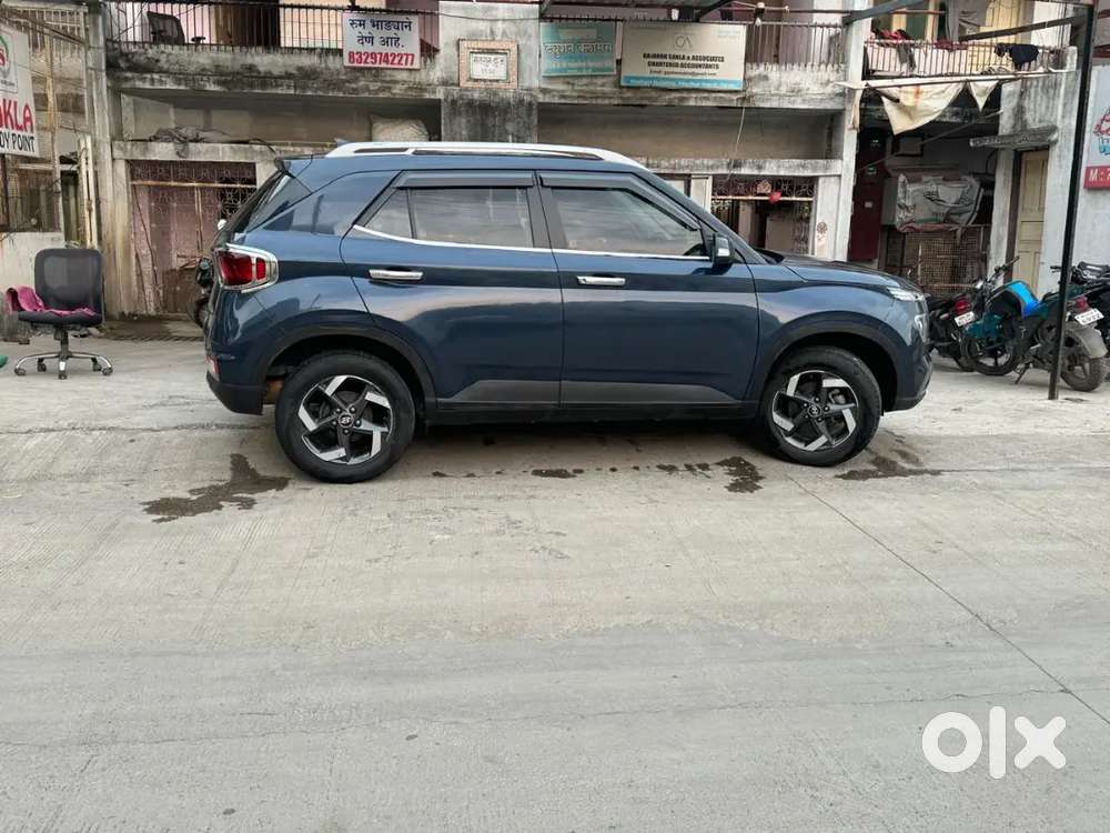 Hyundai Venue 2020 Petrol 70000 Km Driven