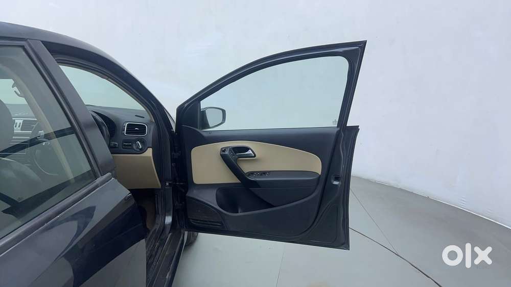 Volkswagen Polo Petrol Highline 1.2l, 2015, Petrol