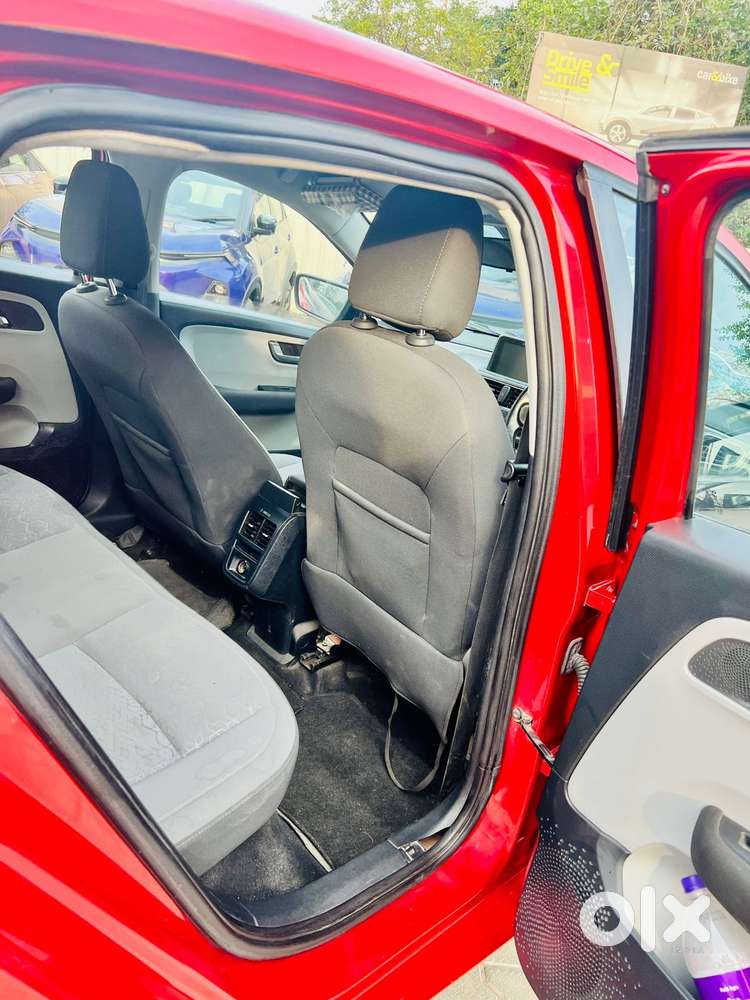 Tata Altroz, 2025, Petrol