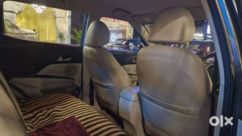 Mahindra Xuv300 W8, 2022, Petrol