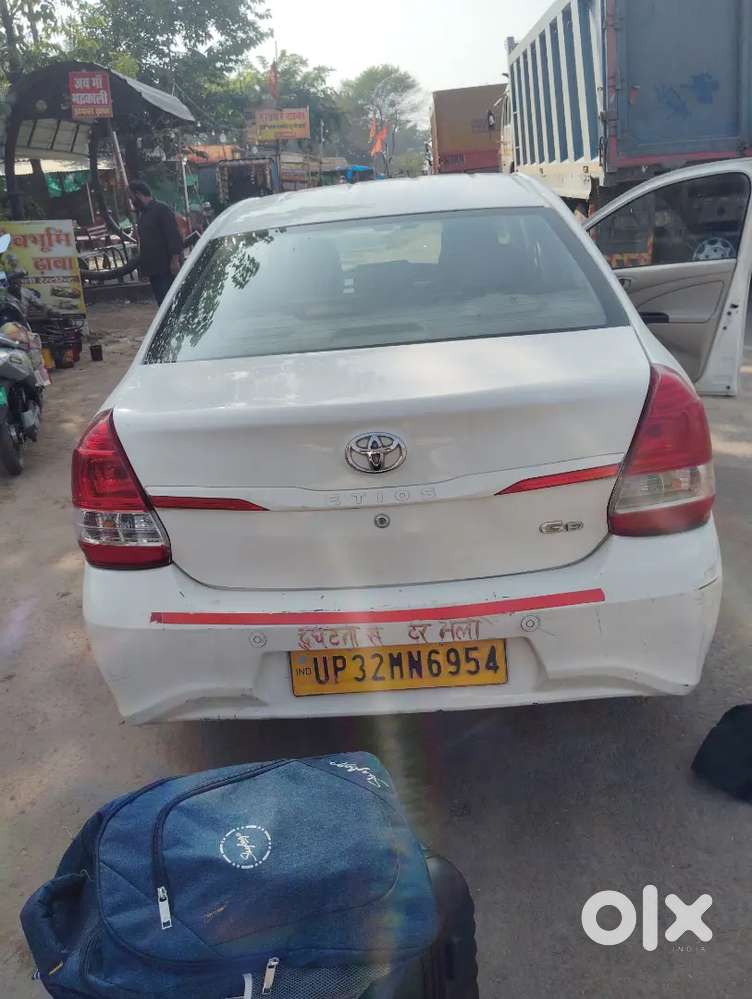 Ek Lakh Rupye De Gadi Le Jaye