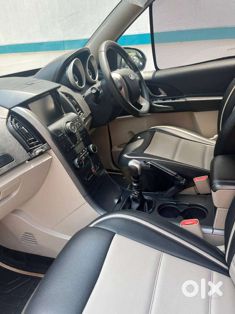 Mahindraxuv500(w6)-8yrs-diesel-manual